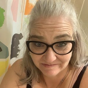 Meet your Posher, Ronni